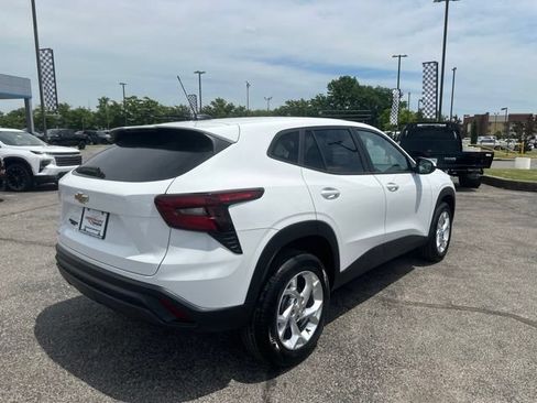 New 2026 Chevrolet Trax LS w/ LS Convenience Package FWD image 3