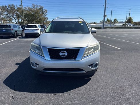 Used 2015 Nissan Pathfinder Platinum image 2