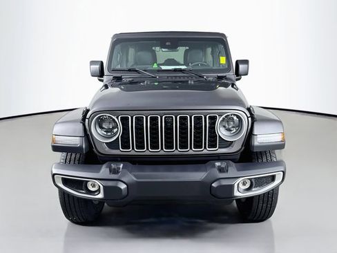 Used 2025 Jeep Wrangler Unlimited Sahara AWD/4WD image 2