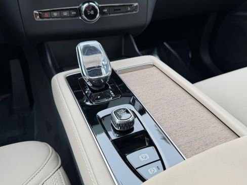 New 2026 Volvo XC90 B5 Core image 14