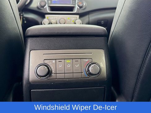 Used 2013 Toyota Highlander SE image 32