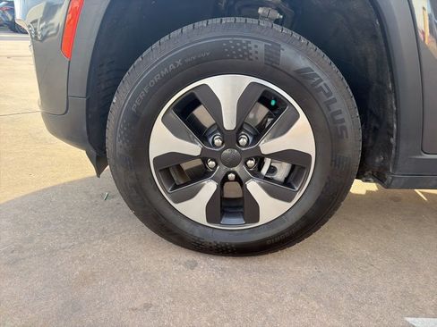 Used 2023 Jeep Grand Cherokee 4WD 4xe image 10