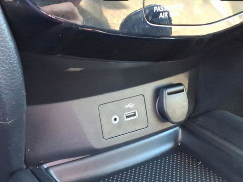 Used 2019 Nissan Rogue SV image 10