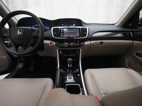 Used 2017 Honda Accord Touring image 5