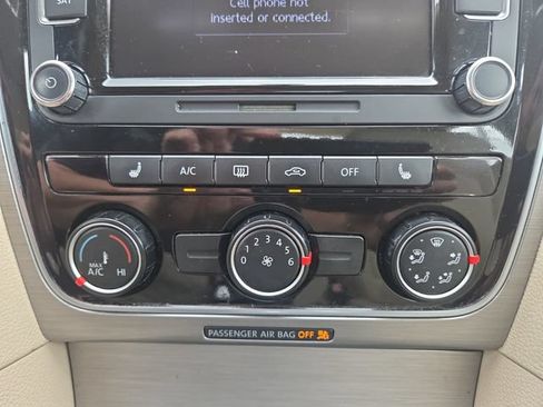 Used 2014 Volkswagen Passat TDI SE FWD image 25
