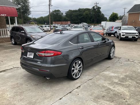 Used 2019 Ford Fusion SE image 3