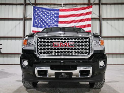 Used 2016 GMC Sierra 2500 Denali w/ Duramax Plus Package image 2