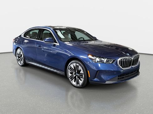 New 2026 BMW 530i w/ Premium Package image 3