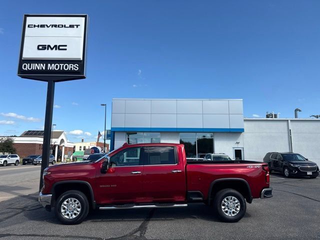 Used 2024 Chevrolet Silverado 3500 LTZ w/ LTZ Plus Package AWD/4WD image 2