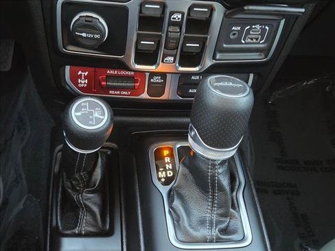 Used 2024 Jeep Gladiator Mojave AWD/4WD image 13
