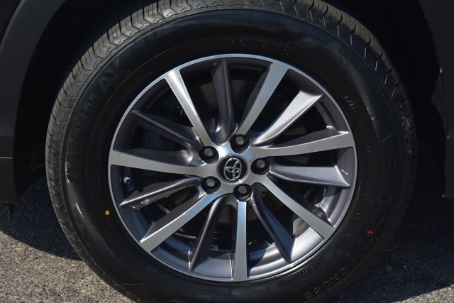 Used 2018 Toyota Highlander XLE FWD image 11