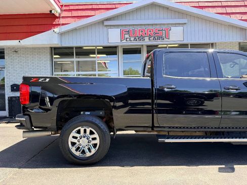 Used 2019 Chevrolet Silverado 2500 LT w/ LT Convenience Package image 8