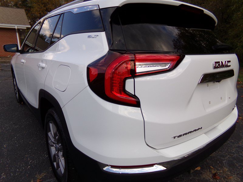 Used 2024 GMC Terrain SLT AWD/4WD image 8