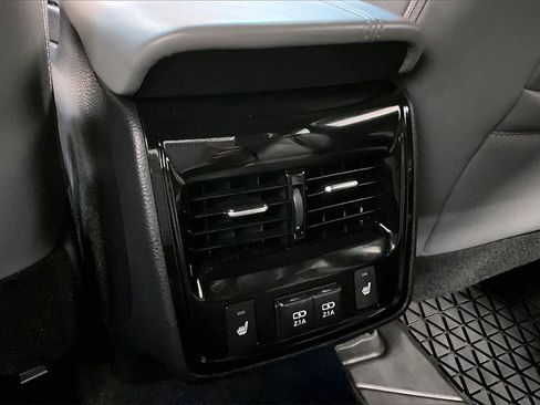 Used 2020 Toyota Avalon Limited image 10