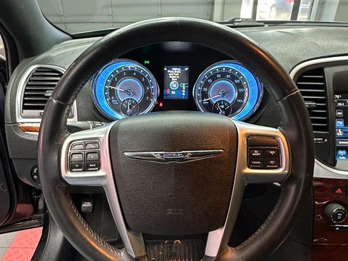 Used 2013 Chrysler 300 RWD image 13
