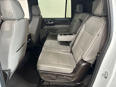 Used 2024 GMC Yukon XL SLT image 37