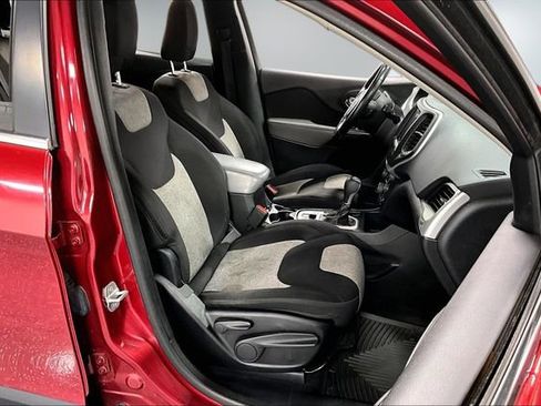 Used 2014 Jeep Cherokee Latitude w/ Comfort/Convenience Group image 28