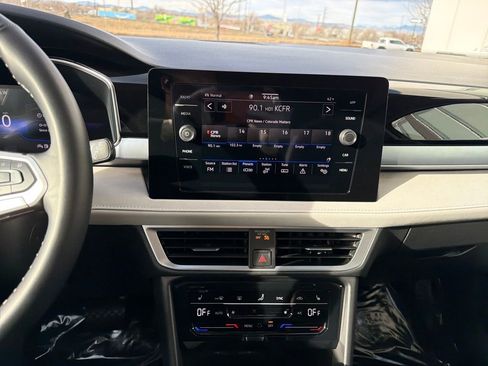 Certified 2025 Volkswagen Taos SE image 20