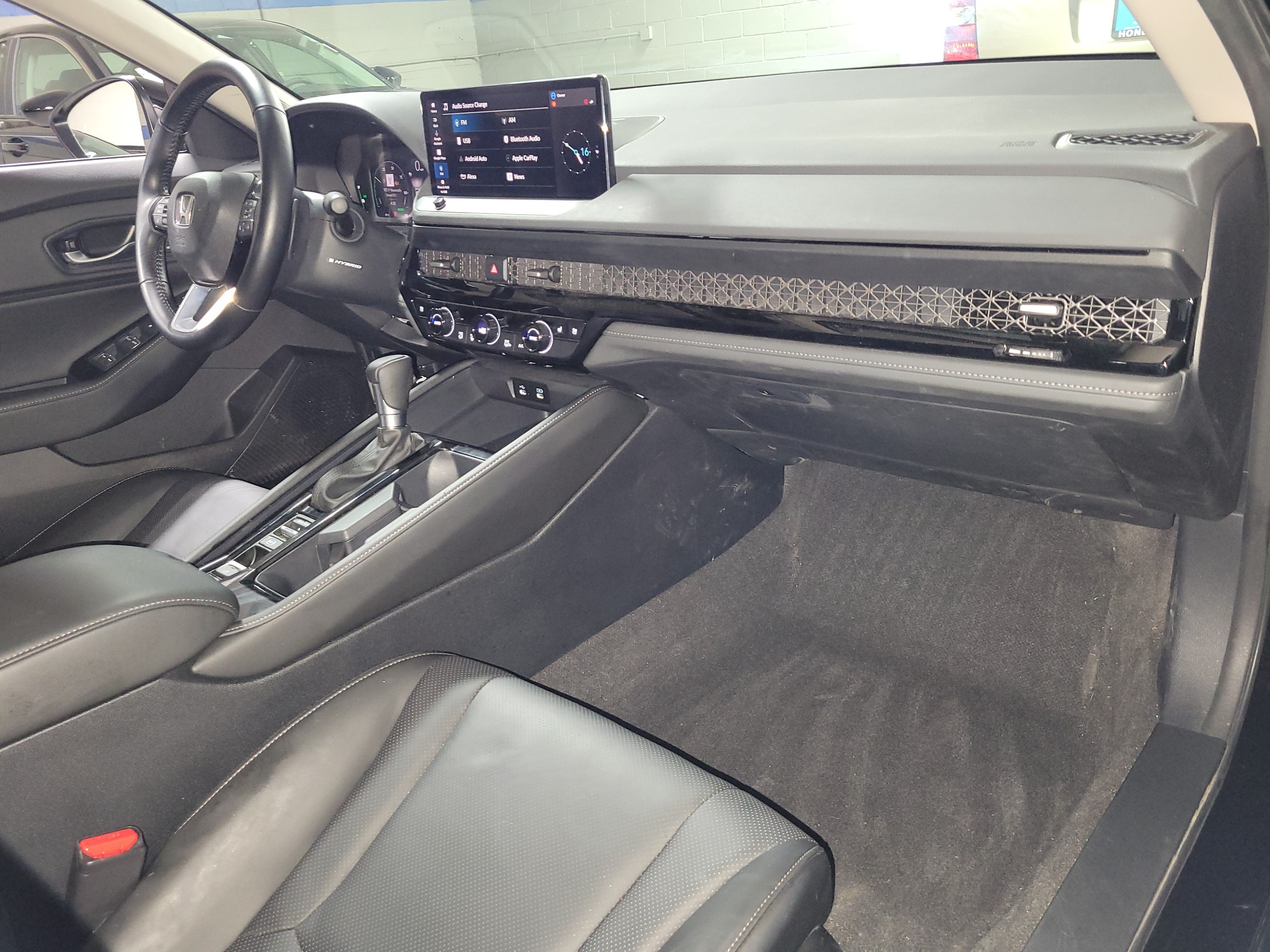 Used 2024 Honda Accord Touring image 11