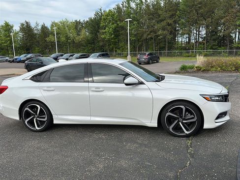 Used 2018 Honda Accord Sport image 8