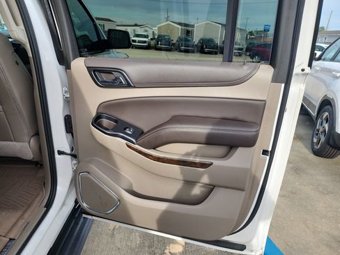 Used 2017 Chevrolet Suburban LT RWD image 13