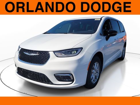 Used 2026 Chrysler Pacifica Select FWD image 4