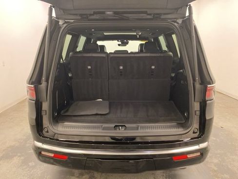 Used 2023 Jeep Wagoneer Series II w/ Premium Group I AWD/4WD image 29