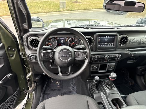 Certified 2023 Jeep Gladiator Sport image 19