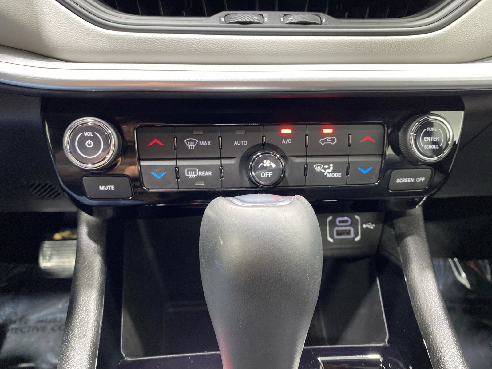 Used 2025 Jeep Compass Limited AWD/4WD image 18