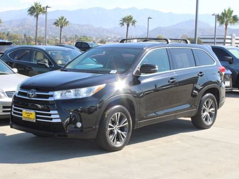 Used 2019 Toyota Highlander Plus FWD image 3