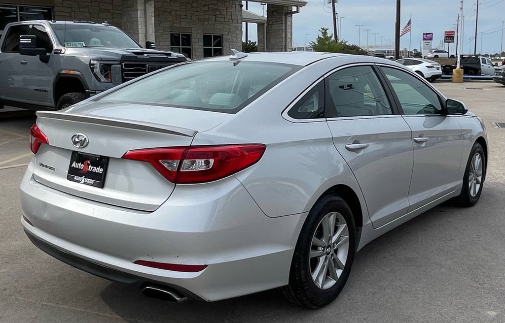 Used 2015 Hyundai Sonata SE FWD image 4