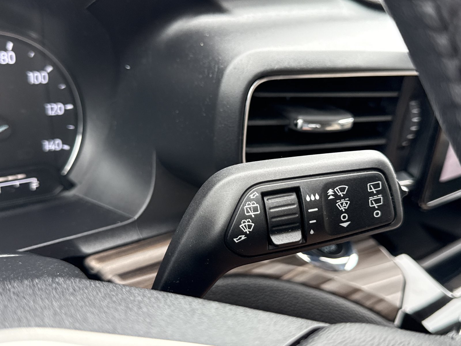Used 2022 Ford Explorer Limited AWD/4WD image 23
