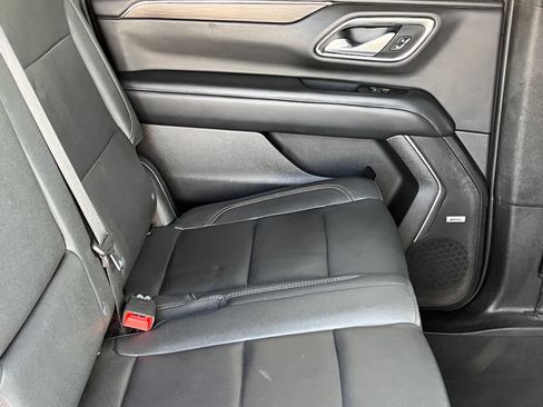 Used 2022 Chevrolet Suburban LT RWD image 11