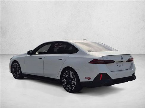 Used 2024 BMW i5 eDrive40i w/ M Sport Package RWD image 8