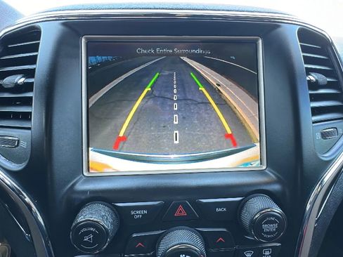 Used 2017 Jeep Grand Cherokee Limited w/ Luxury Group II image 14