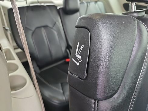 Used 2023 Chrysler Pacifica Touring-L FWD image 80