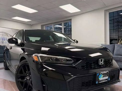 Used 2025 Honda Civic Sport image 1