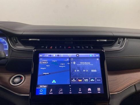 Used 2023 Jeep Grand Cherokee Summit w/ Luxury Tech Group V AWD/4WD image 10