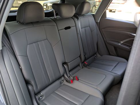 Used 2025 Audi Q5 Premium w/ Convenience Package AWD/4WD image 29