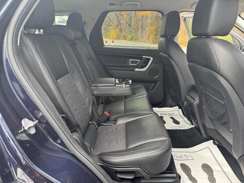 Used 2019 Land Rover Discovery Sport SE image 29