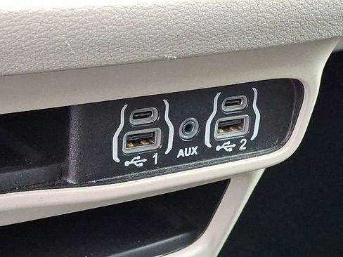 Used 2023 Chrysler Voyager LX image 25