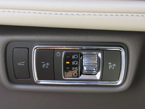 Used 2023 Lincoln Aviator Reserve w/ Equipment Group 201A image 23