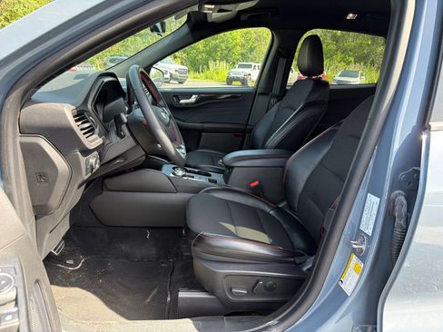 Used 2024 Ford Escape ST-Line w/ Tech Pack #1 FWD image 9