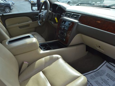 Used 2014 Chevrolet Silverado 2500 LTZ w/ LTZ Plus Package image 19