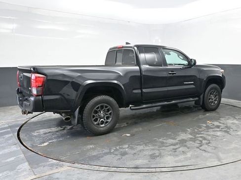 Used 2018 Toyota Tacoma SR5 image 7