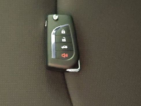 Used 2022 Toyota Corolla LE FWD image 32