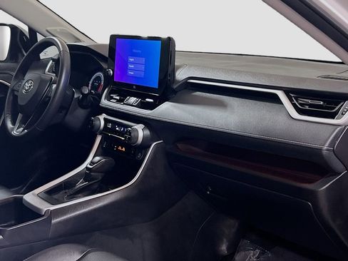 Used 2025 Toyota RAV4 Limited FWD image 28