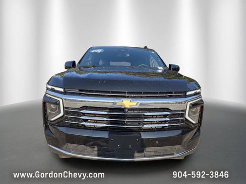 Used 2025 Chevrolet Suburban LT AWD/4WD image 9