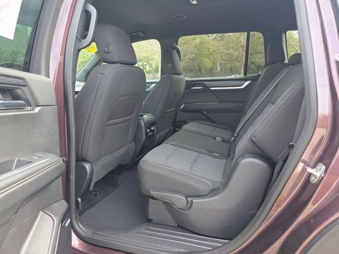 Used 2025 GMC Acadia Elevation image 31