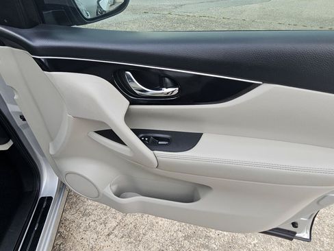 Used 2018 Nissan Rogue Sport SL FWD image 23